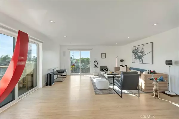 Long Beach, CA 90814,605 Redondo #308