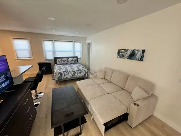 Huntington Beach, CA 92648,123 6th Street