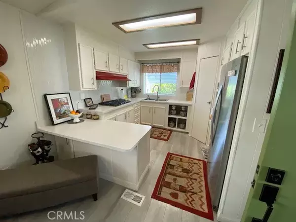 Brea, CA 92821,736 Knoll Lake #266