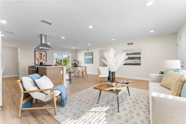 Huntington Beach, CA 92647,15542 Mayflower