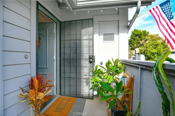 Long Beach, CA 90806,887 W 34th #A