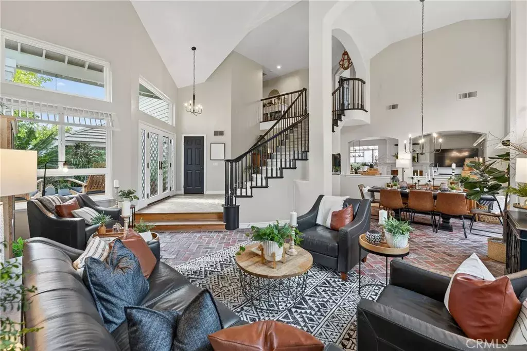 Rancho Santa Margarita, CA 92679,21352 Silvertree Lane