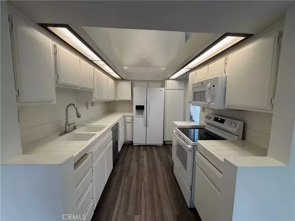 Costa Mesa, CA 92626,3023 Langs Bay #66