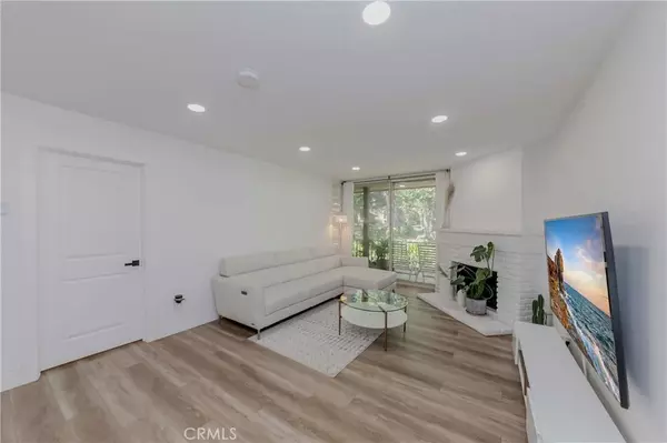 Huntington Beach, CA 92647,16911 Eastlake LN #88