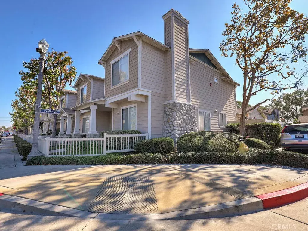 Anaheim, CA 92805,930 E Chestnut Street