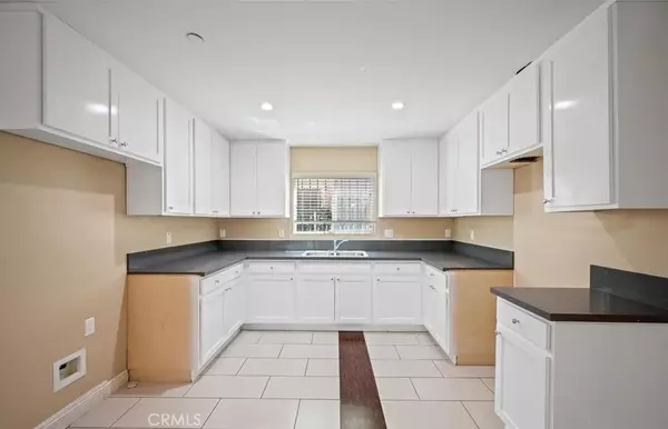 Los Angeles, CA 90003,6616 S Figueroa