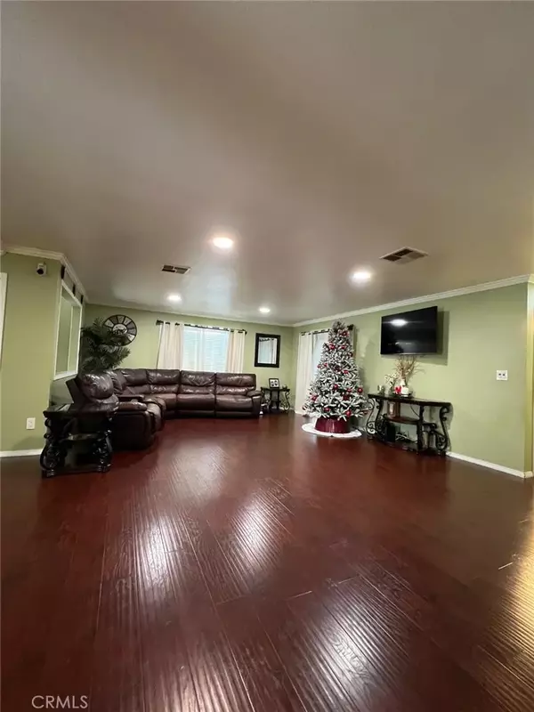 Anaheim, CA 92801,1919 W Coronet #214