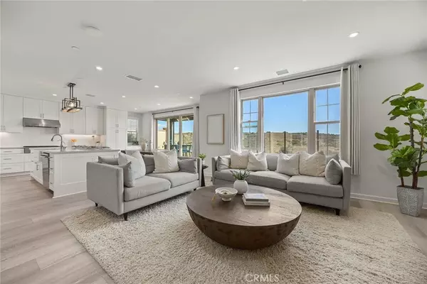 Irvine, CA 92618,208 Canterbury