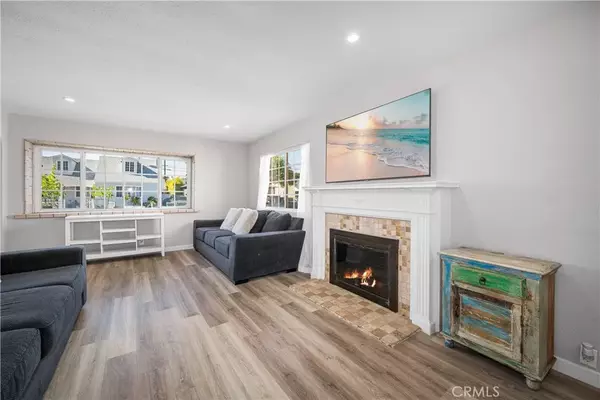 Lakewood, CA 90712,6142 Oliva Avenue