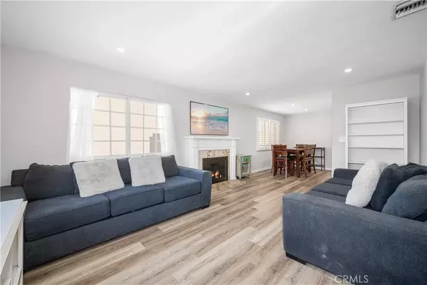 Lakewood, CA 90712,6142 Oliva Avenue