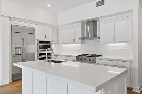 Irvine, CA 92612,1702 Rivington