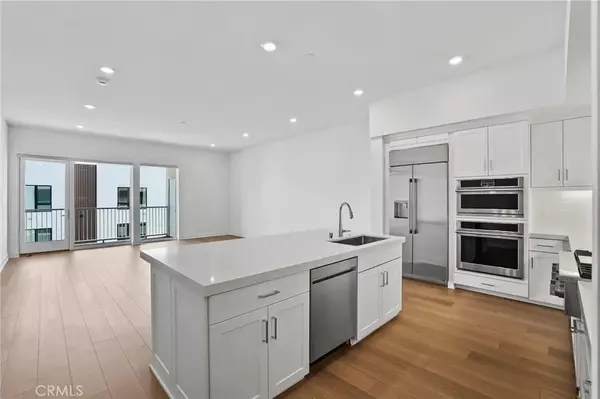 Irvine, CA 92612,1702 Rivington