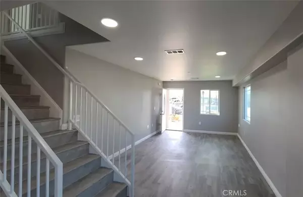 Los Angeles, CA 90061,425 E 129th