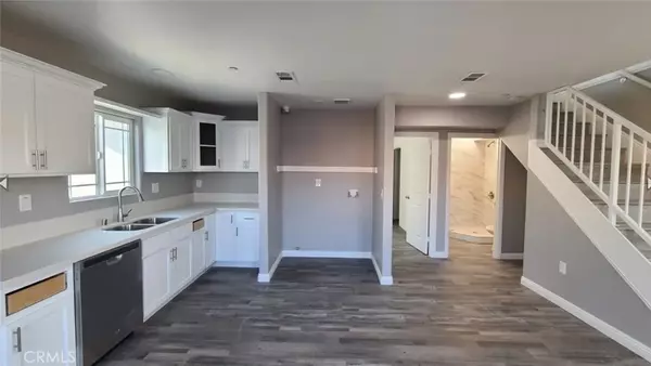 Los Angeles, CA 90061,425 E 129th