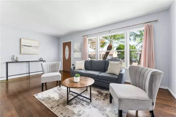 Downey, CA 90242,12247 Cornuta