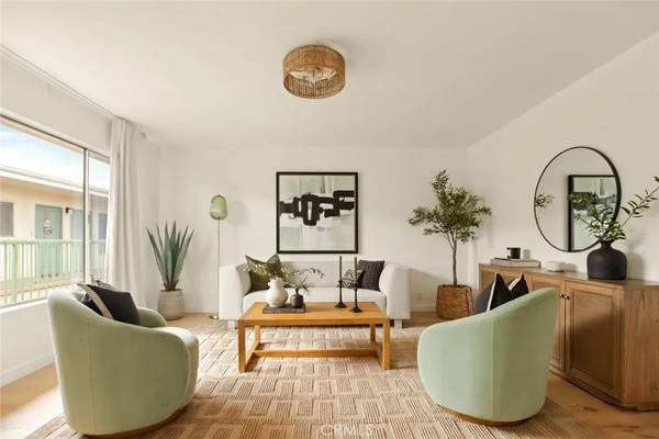 Long Beach, CA 90814,334 Gladys Avenue #305