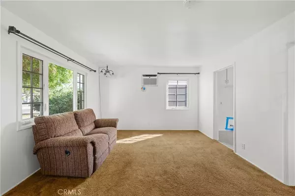 Downey, CA 90240,9636 Cedartree