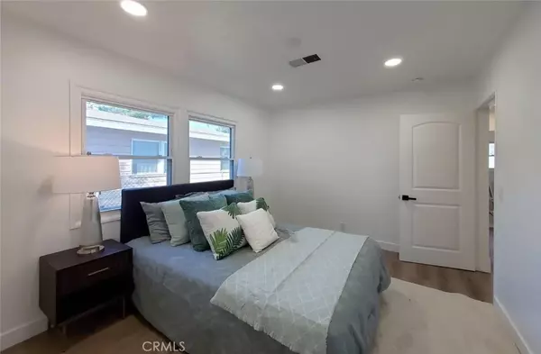 Santa Ana, CA 92704,2970 S Greenville #B