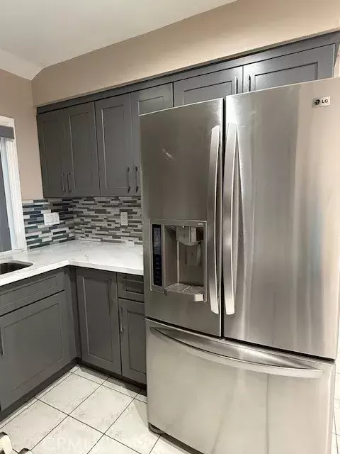 Santa Ana, CA 92704,2970 S Greenville #B