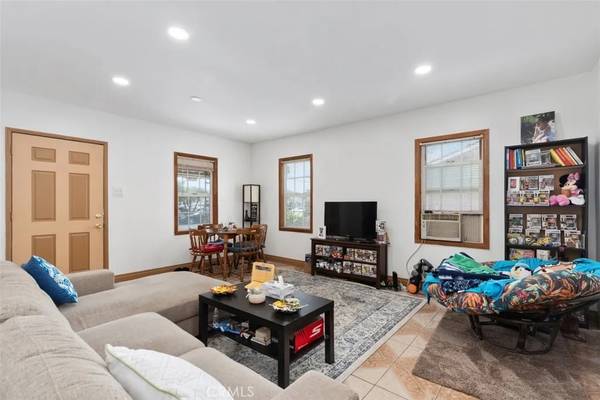 Lakewood, CA 90715,11635 Walcroft St