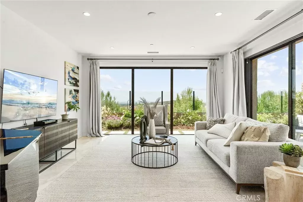 Irvine, CA 92602,147 Oceano