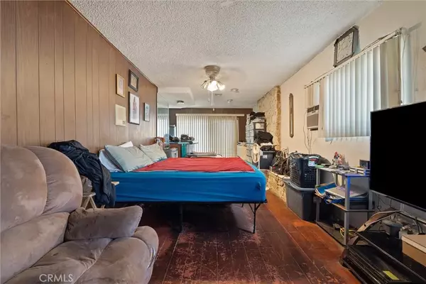 Compton, CA 90222,1701 N Paulsen