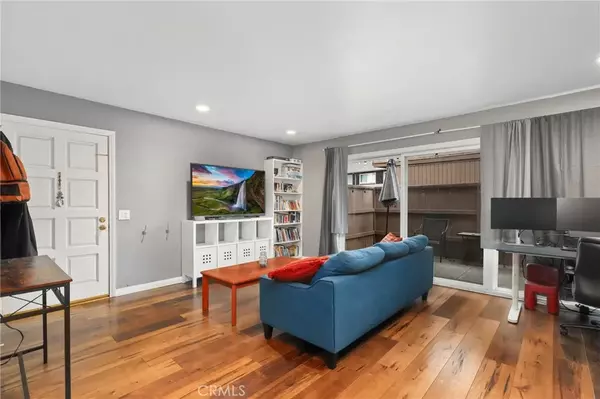 1094 Cabrillo Park #A, Santa Ana, CA 92701