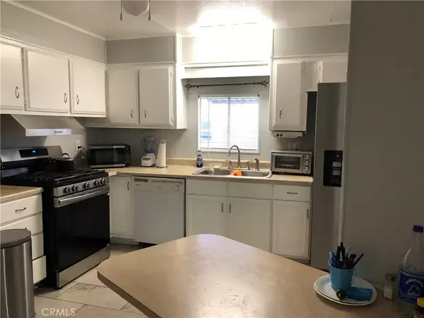 Corona, CA 92878,4901 Green River #113