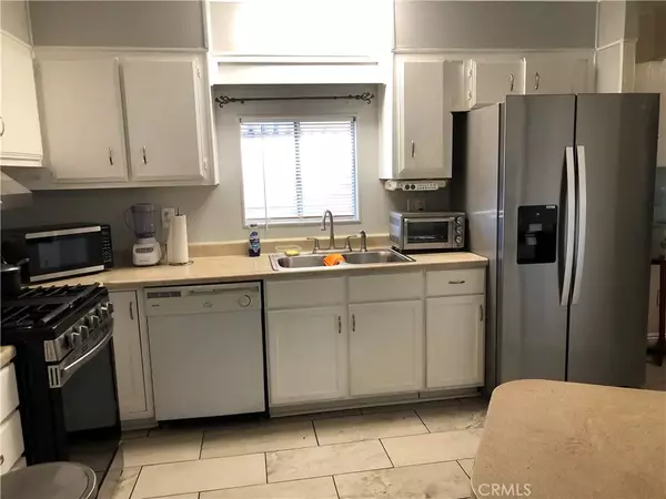 Corona, CA 92878,4901 Green River #113