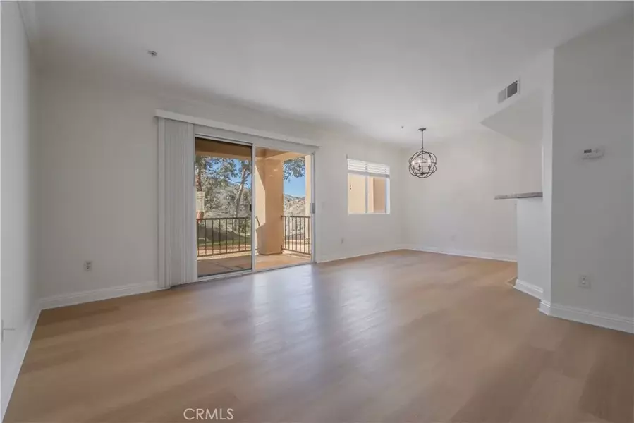 2572 Avenida Del Vista #M102, Corona, CA 92882