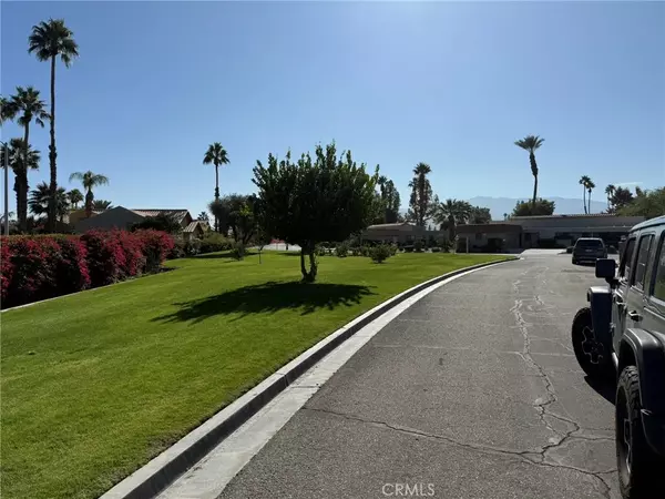 Palm Desert, CA 92211,77473 Sawgrass