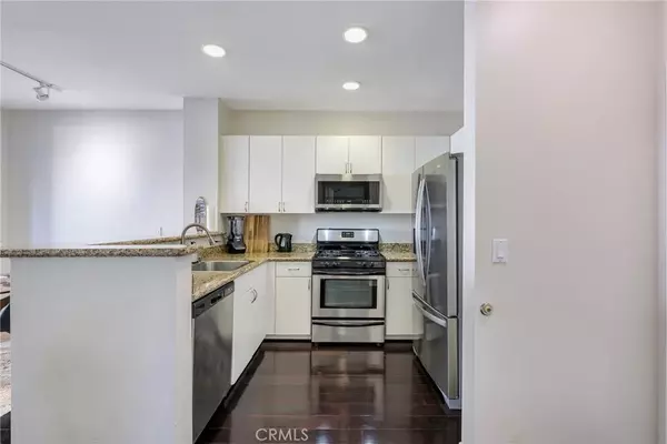 Anaheim, CA 92805,1801 E Katella #4042