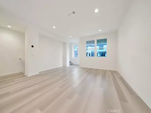 Buena Park, CA 90621,6989 Cottonwood