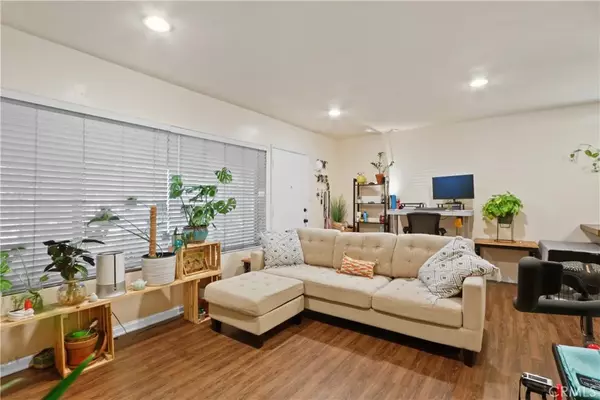 Long Beach, CA 90802,939 E Appleton Street #25