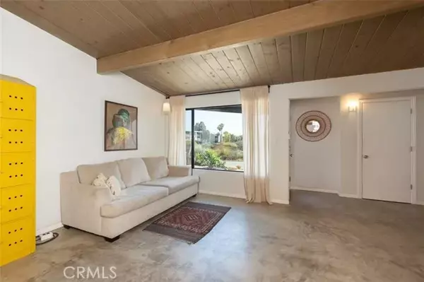 San Diego, CA 92107,2930 Famosa Boulevard