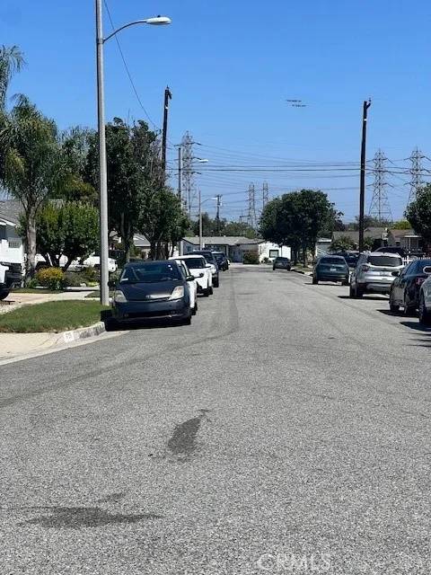 Lakewood, CA 90713,6705 Denmead Street