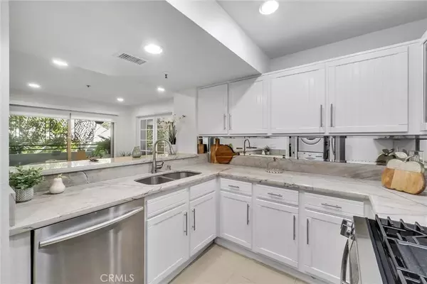 Newport Beach, CA 92663,260 Cagney Lane #105