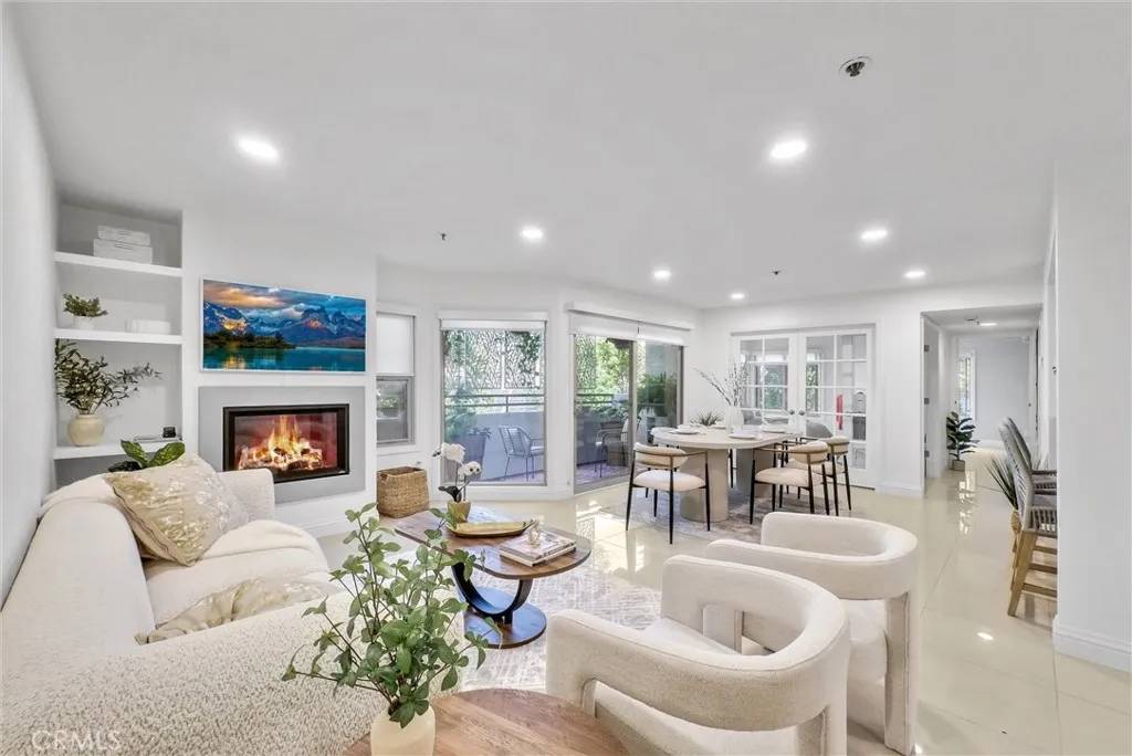 Newport Beach, CA 92663,260 Cagney Lane #105