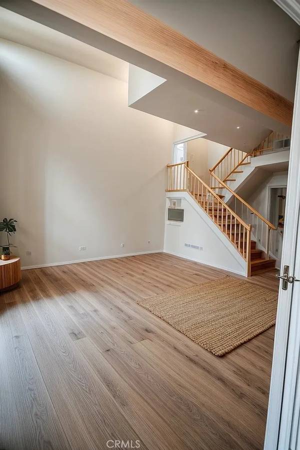 6323 Reseda Boulevard #10, Tarzana, CA 91335