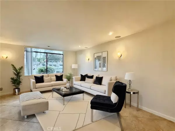 Lakewood, CA 90712,3911 Candlewood Street