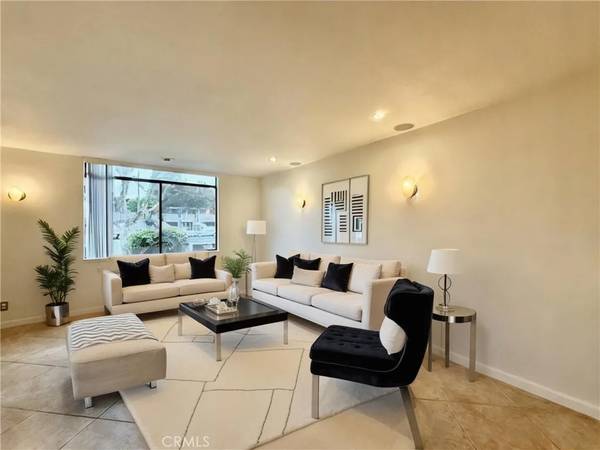 Lakewood, CA 90712,3911 Candlewood Street