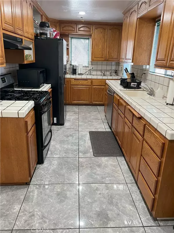 Lakewood, CA 90715,21102 Dalaman Avenue