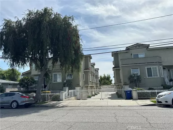 Lakewood, CA 90715,11728 205th Street #2