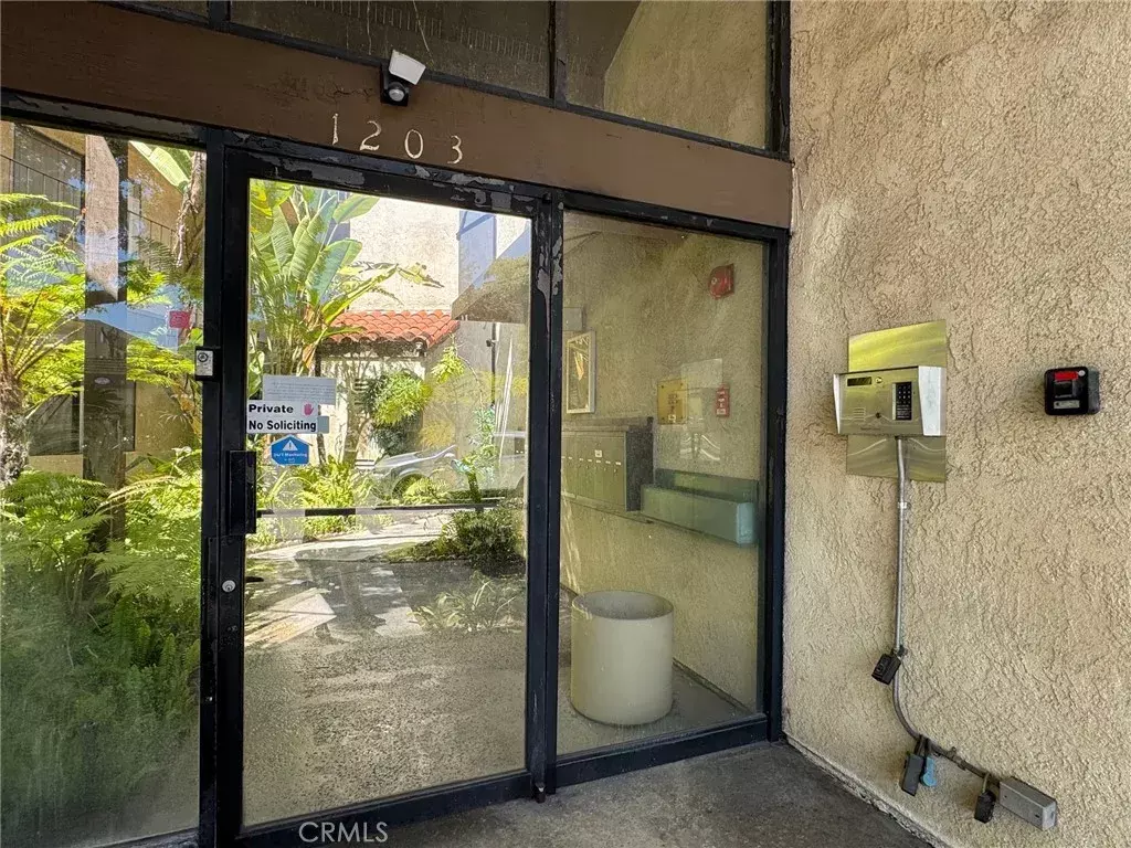 Long Beach, CA 90807,1203 E San Antonio Drive #201