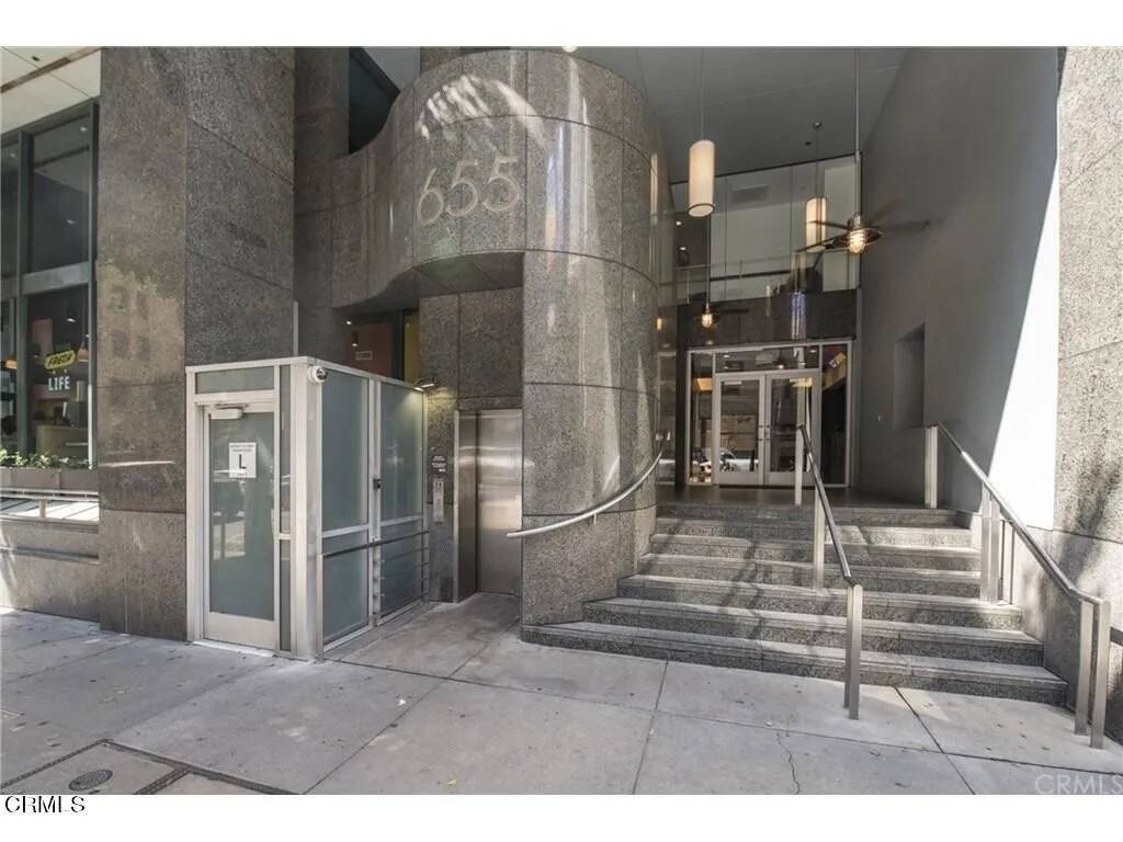 Los Angeles, CA 90017,655 S Hope Street #1102