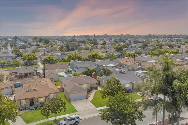 Lakewood, CA 90712,4736 Vangold Avenue