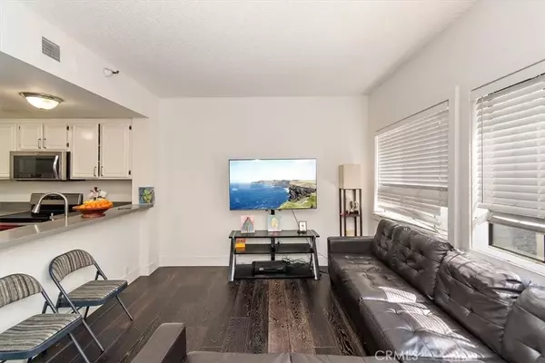 Long Beach, CA 90802,730 W 4th Street #318