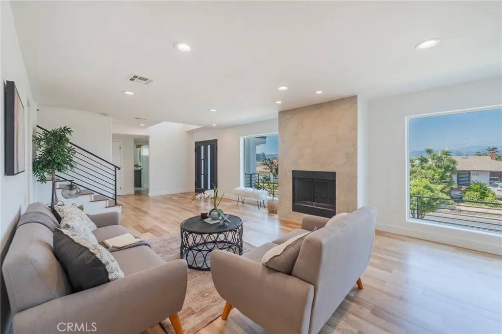 Los Angeles, CA 90008,5714 Brushton Street