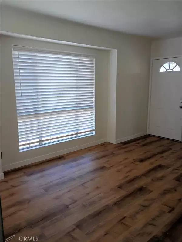 South Gate, CA 90280,5786 Lincoln Avenue