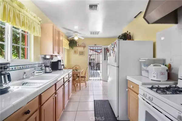 Bellflower, CA 90706,9206 Rendalia Street